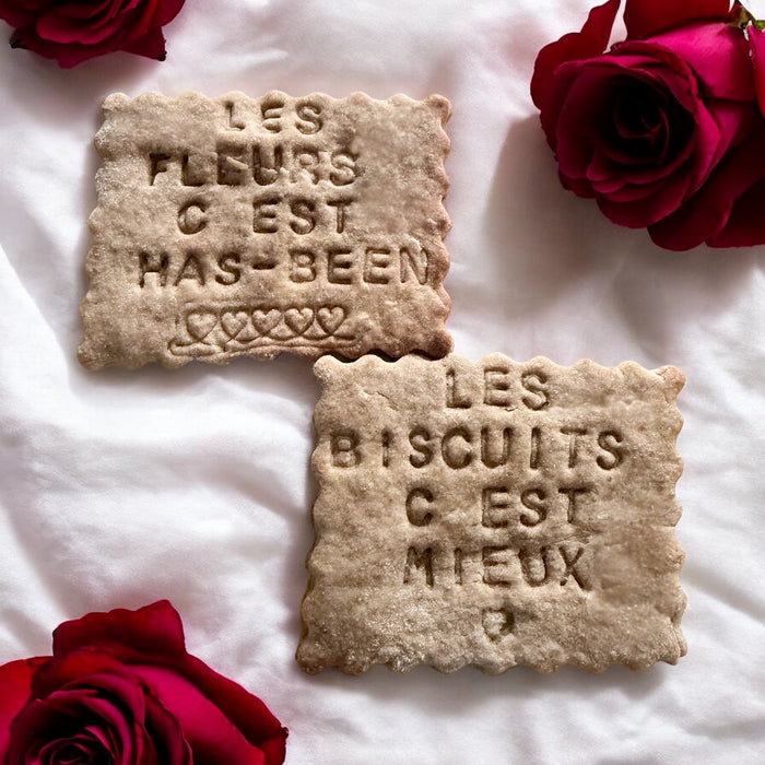 Lot de 2 biscuits « Les fleurs c’est has-been.. les biscuits c’est mieux »